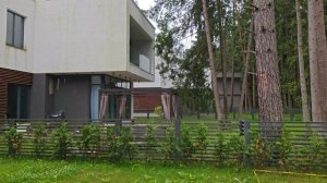 Выставляем винтовые сваи в один горизонт