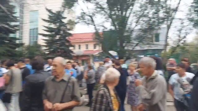 Очередь в Луганскую Республиканскую консультативную поликлинику.