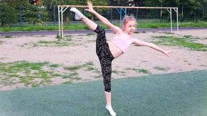 Художественная гимнастика. Отработка упражнения на стадионе. Когда увидела видео год спустя). 06.24