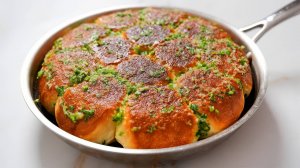 Без духовки! Пышные ПАМПУШКИ с чесноком на СКОВОРОДЕ! Простой рецепт