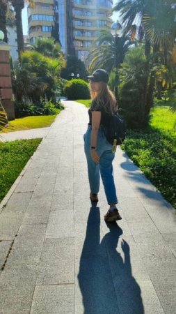 Я прошу дай мне силы изменить всё то, что возможно,
А что невозможно, дай мне силы принять…