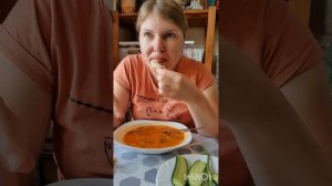 Мукбанг. Борщ, свежий огурец, чесночные стрелки, свежий хлеб