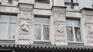 Московская школа 386 среди пятиэтажек Преображенки