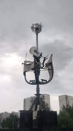 Флюгер около парка