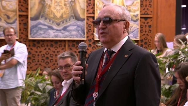Президент ВОС В. В. Сипкин на ПМЭФ 2025