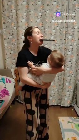 Когда мать решила стать блогером и снимать популярные тренды 😅