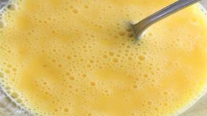 Болтунья с копченой семгой