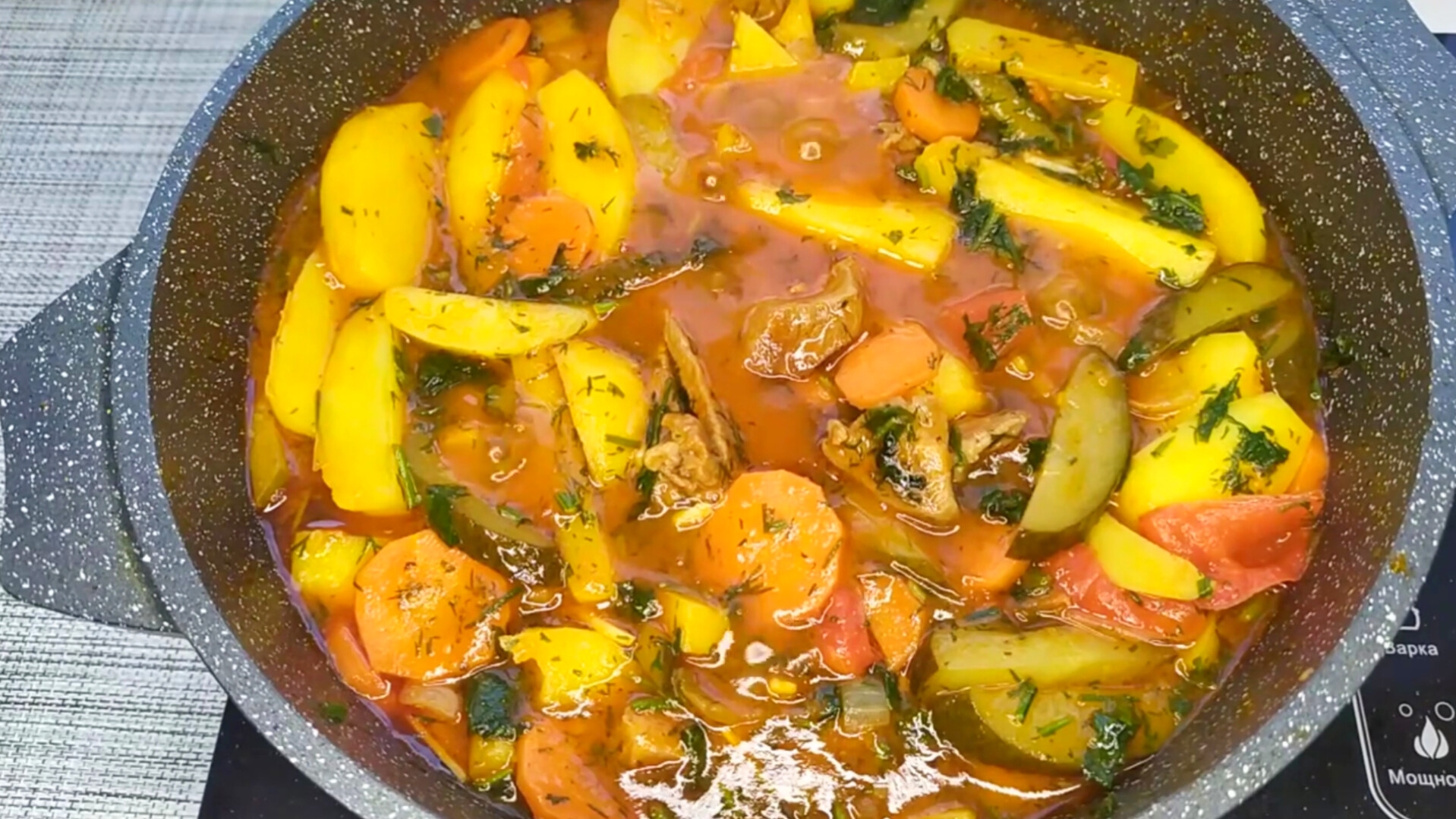 Азу по-татарски с мясом и солёными огурцами