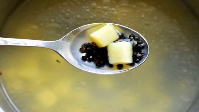 Грибной суп с чечевицей и гречневой вермишелью