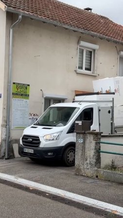 выгрузка пенопласта со стажером