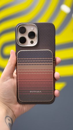 Идеальная парочка от PITAKA: внешний аккумулятор Power Bank Qi2 и чехол Tactile Woven case.
