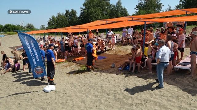 Барнаульцам напомнили, как правильно вести себя во время купания и помочь утопающему