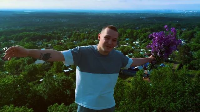 Премьера от Михаил Хорский, под названием «С букетами лютиков», состоится 23 июня.