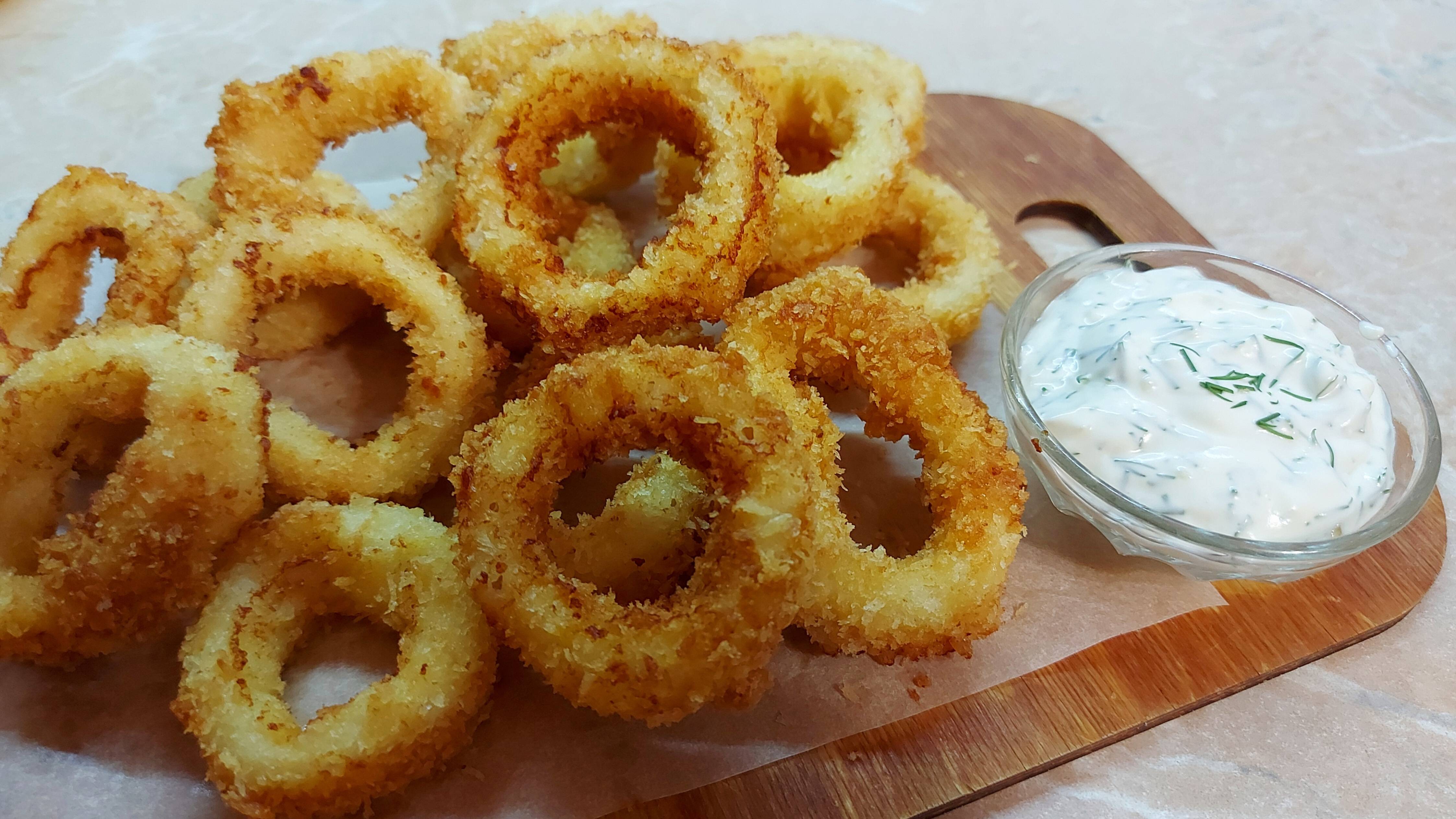 Кольца кальмара в панировочных сухарях