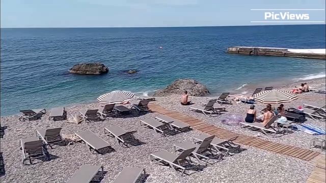 Пляж Форос в Крыму сегодня 20 июня 2025. Море и погода в Крыму сейчас. Сезон в Ялте, Крым 2025