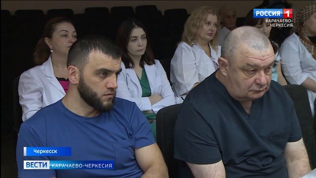 Представители фракции "ЛДПР" поздравили коллектив республиканского онкологического диспансера