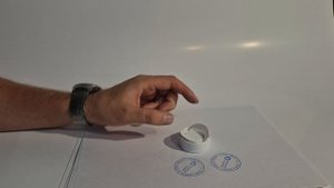 Techno White. Пластиковая полуавтоматическая карманная с штемпельной подушкой в (∅40 мм)