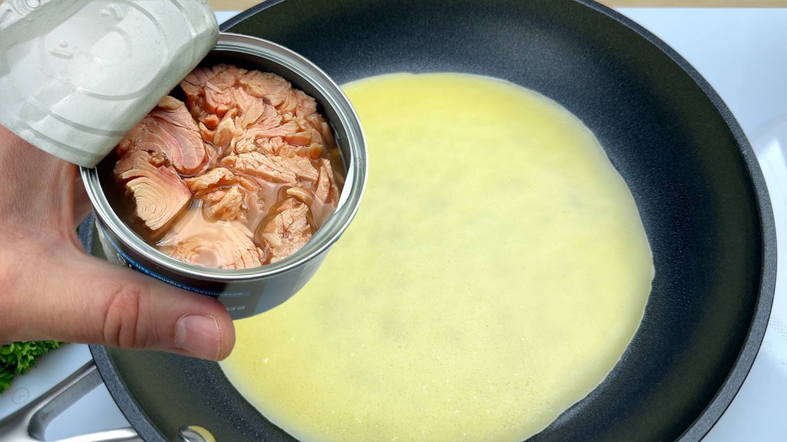 Если у вас есть консервированный тунец, приготовьте это простое и вкусное блюдо!