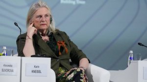 «Чувствую себя в безопасности»: экс-глава МИД Австрии Кнайсль о жизни в РФ