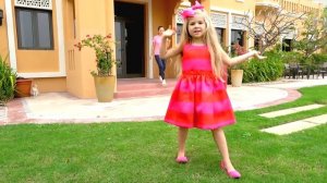 Диана и Рома ( Diana Roma ) - Диана обувает мамины туфли