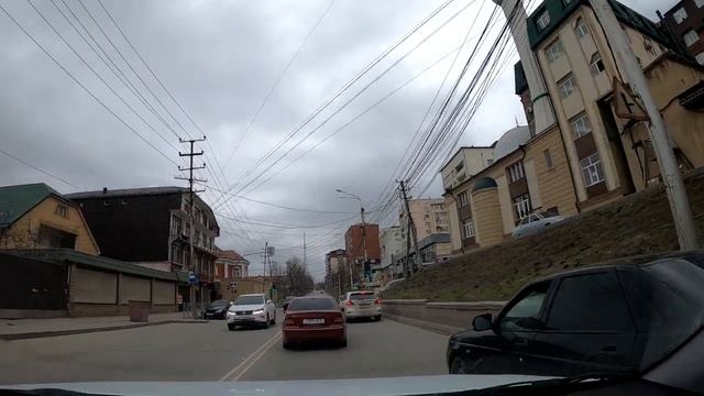 Лайфхак для автолюбителей: как правильно проезжать искусственную неровность на скорости.