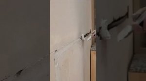Монтаж проводки в стену