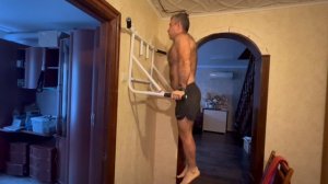 Отжимания на брусьях