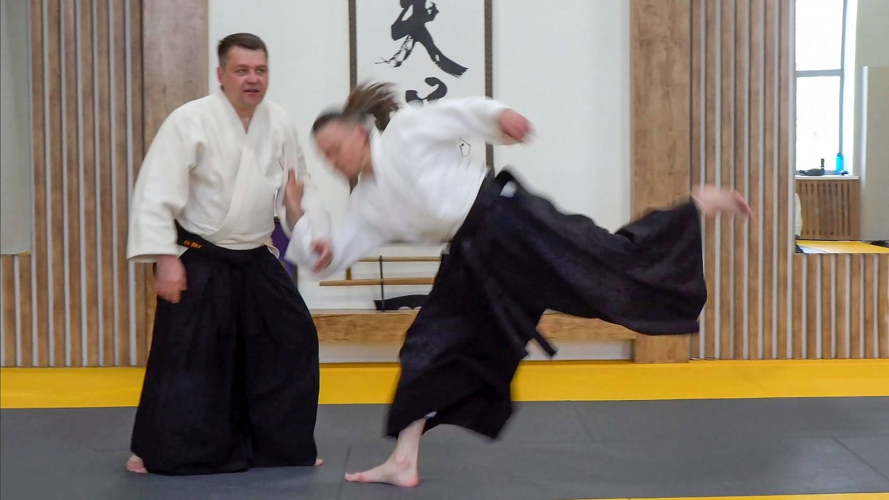 Айкидо, работа с прямолинейной атакой.