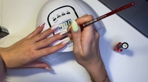 Нежный гель лак с разноцветными вкраплениями Любительские ногти