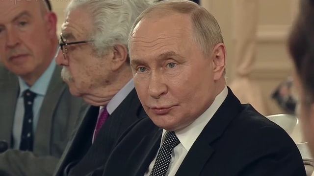 ПМЭФ-2025 Путин общается с руководителями международных информагентств
