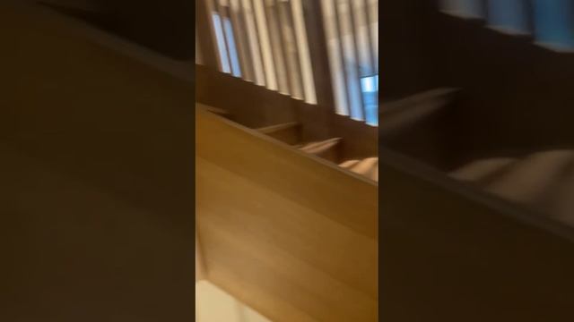 Лестница из МДФ, покрытый шпоном дуба от мебельной фабрики «Энаки»