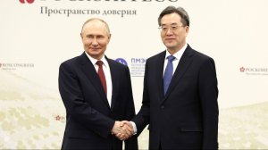 Владимир Путин с членом Политбюро ЦК Компартии Китая, Санкт-Петербург, 20 июня 2025 года