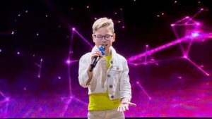 "Ты - человек" из фильма "Приключения Электроника"  
музыка Евгений Крылатов
слова Юрий Энтин