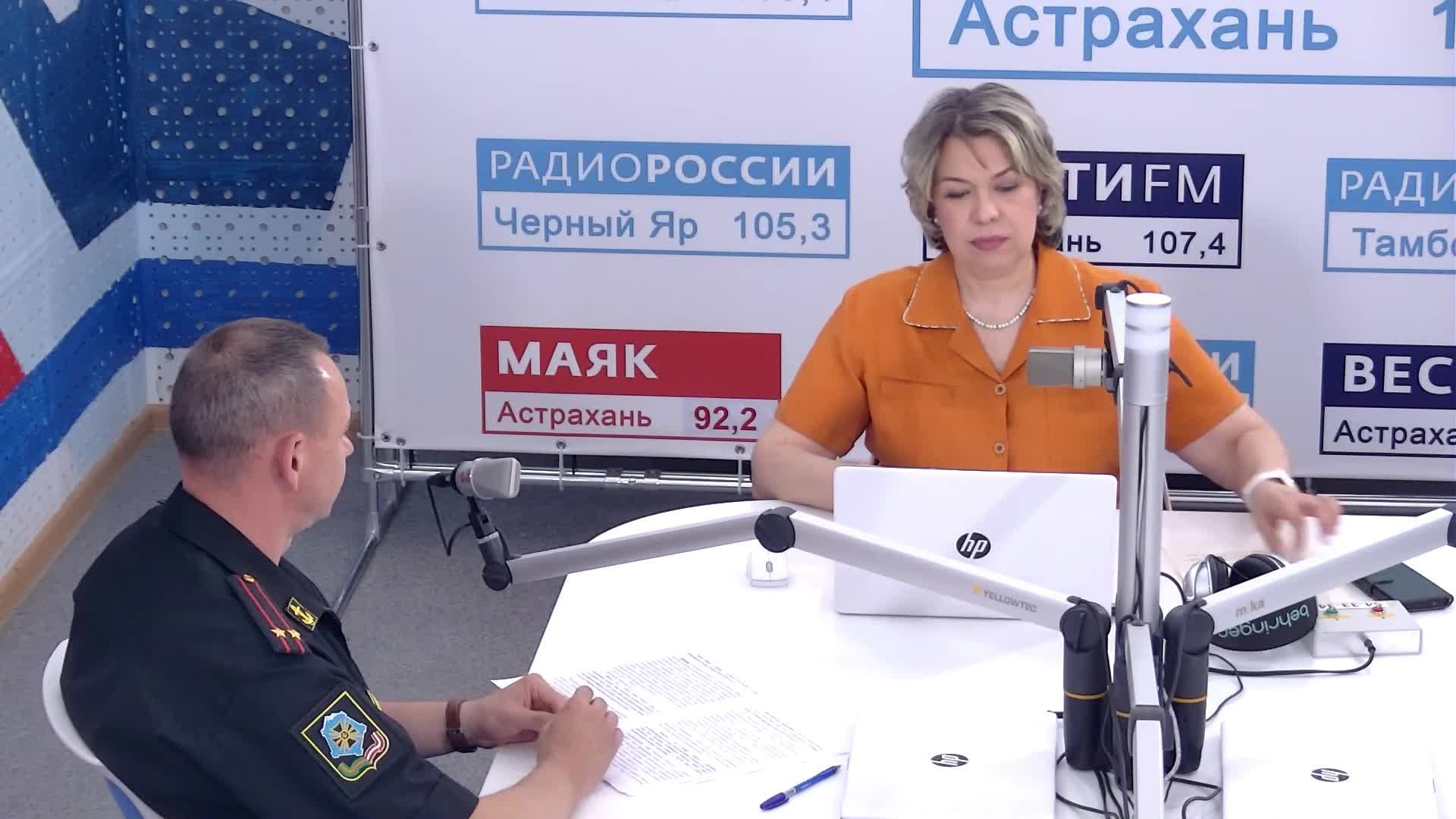 Поступление в военные вузы страны.