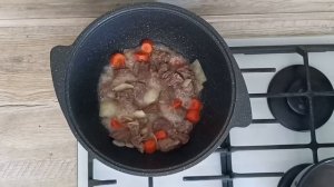 КАК ПРИГОТОВИТЬ ТУШЕНОЕ МЯСО В КАЗАНЕ? Говядина с овощами, на плите, вкусное второе блюдо на ужин