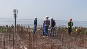 Подмосковные строители восстанавливают дом в Орджоникидзевском районе Мариуполе