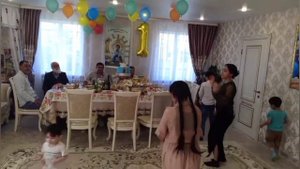 Андрей  Котло  празднует  день рождения  внука рустам 1 годик