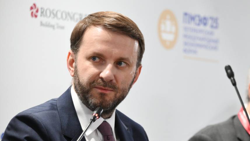 «Мелкие пакости могут сделать»: Орешкин о влиянии санкций Запада на экономику РФ