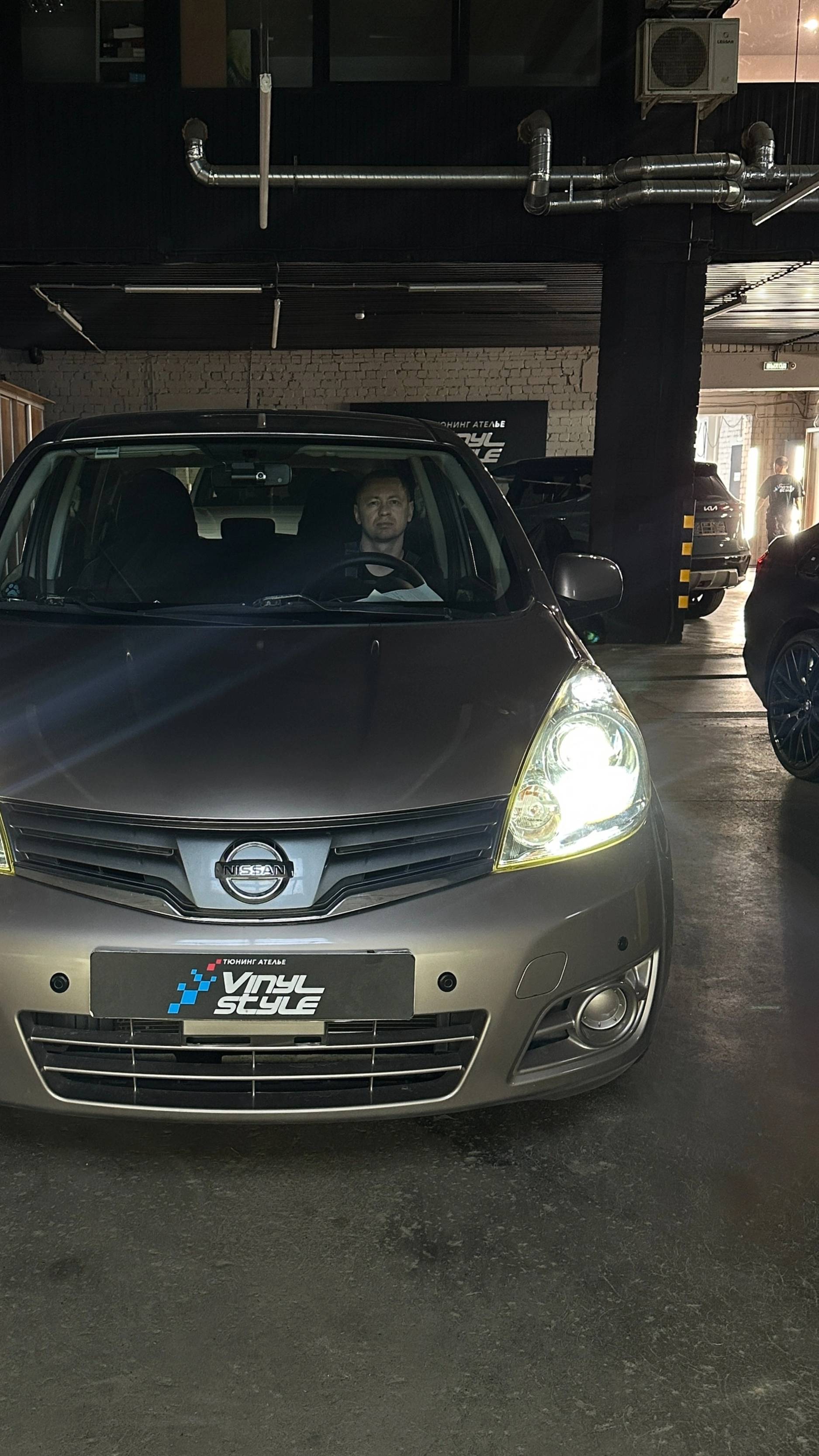 Nissan Note - полировка фар, установка Bi-Led модулей GTR G5 Max