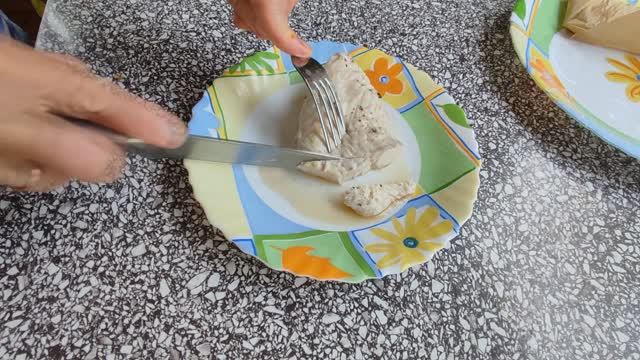 Просто заверните мясо в бумагу и готовьте без масла