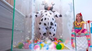 Мисс Кэйти и Мистер Макс (Miss Katy) Кэти Макс и папа играют в ванной