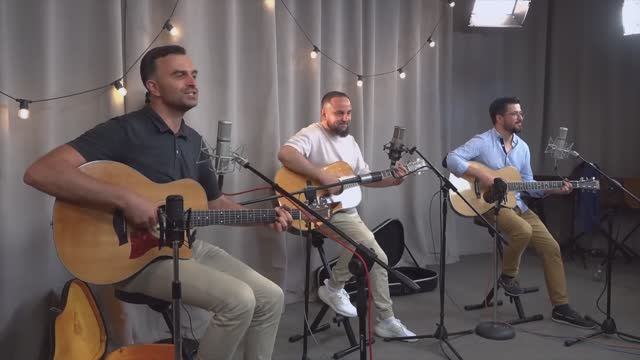 Я не один Христианские песни смотреть онлайн