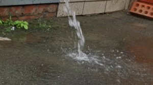 Водосток во время дождя | дождь