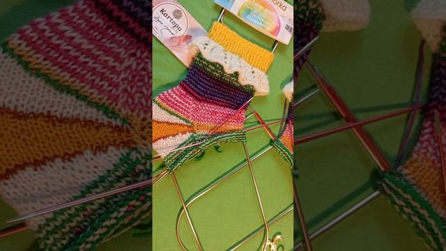 Валентина.Отчёт за июнь в СП"Носочная коробочка 5" с Еленой Велиной.Рюшечные носочки продолжаются...
