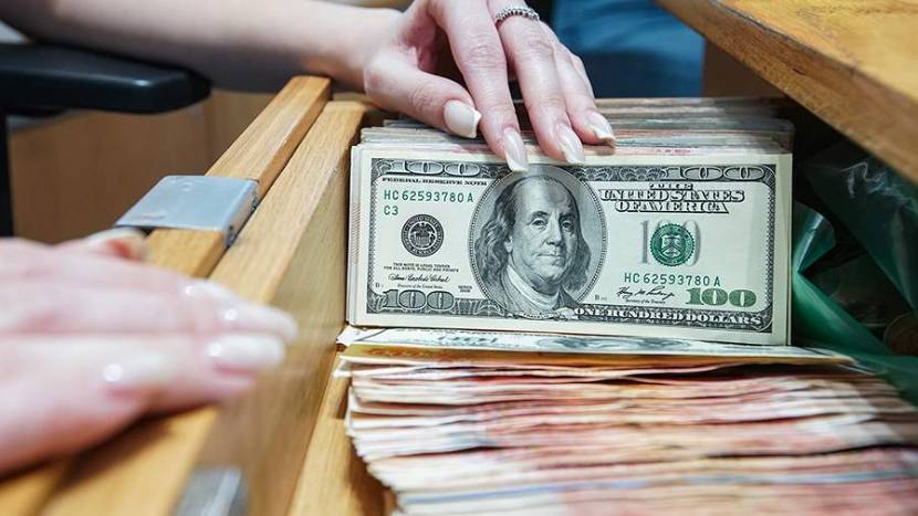 Греф назвал равновесным валютный курс более 100 рублей за доллар