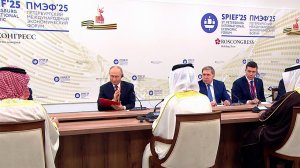 Владимир Путин встретился с советником короля Бахрейна по нацбезопасности Насером бен Хамадом Аль...