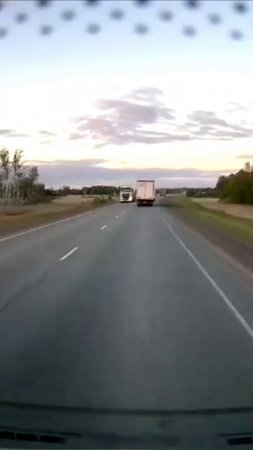 Опасный обгон на трассе