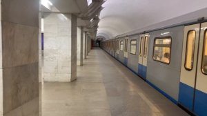 Москва. Славянский бульвар, метро Полянка. 20 июня 2025г.