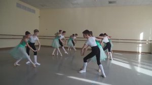 МГАХ. Франц. кадриль (6 фигура с поклоном). (муз. Штрауса "Летучая мышь")