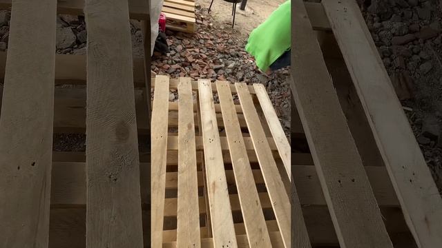 Садовый столик из поддонов своими руками!полное видео на канале! #строительсводома #самостройщик